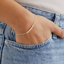 Load image into Gallery viewer, pearls bar bracelet