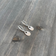 Load image into Gallery viewer, flat drop earrings