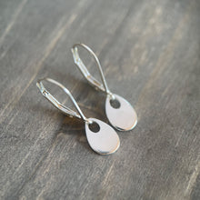 Load image into Gallery viewer, flat teardrop dangle